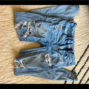 American eagle ripped skinny jeans (size 4)